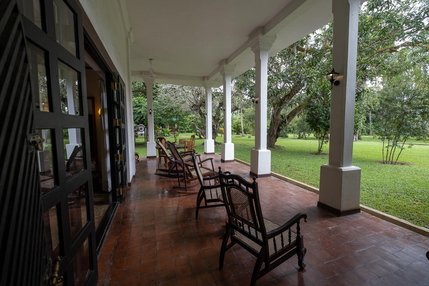 Horathapola Estate Hotel Маравила Екстериор снимка